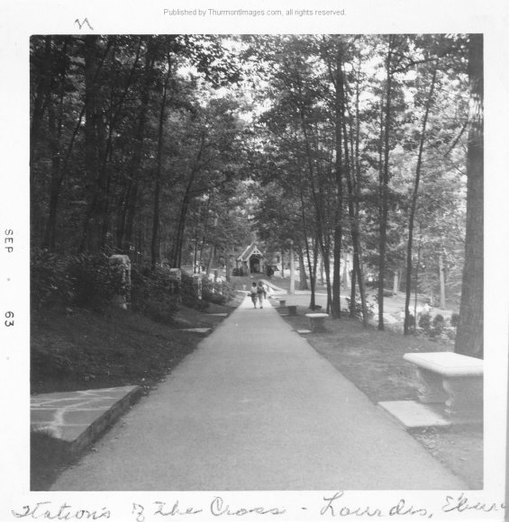 Grotto Emmitsburg 002 RuthP