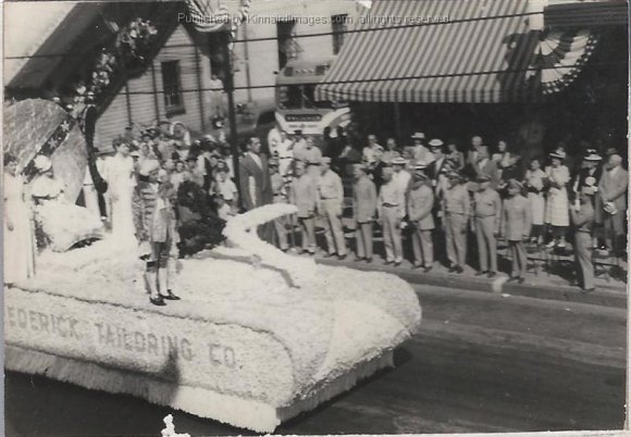 Frederick_Parade_1945_002B_AH
