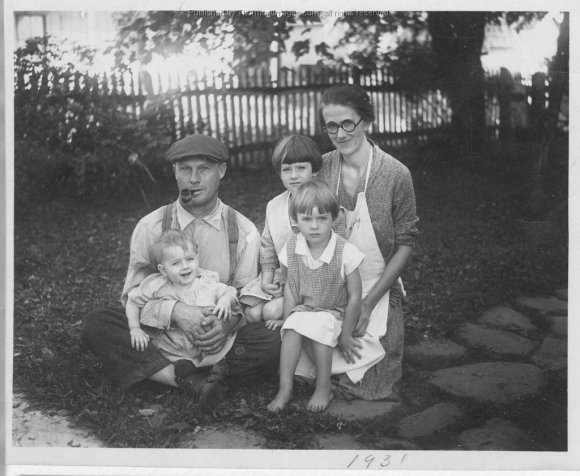 Luther and Famiy 002 RuthP