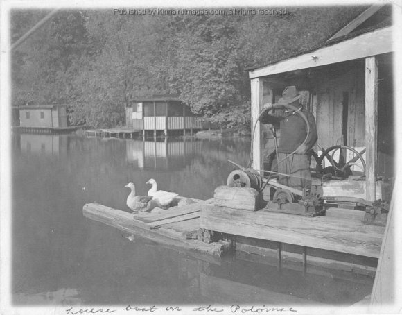 Potomac River Houseboat 001 RP