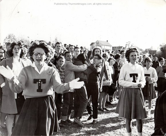 Thurmont High School Cheerleaders 1963 001 BZ